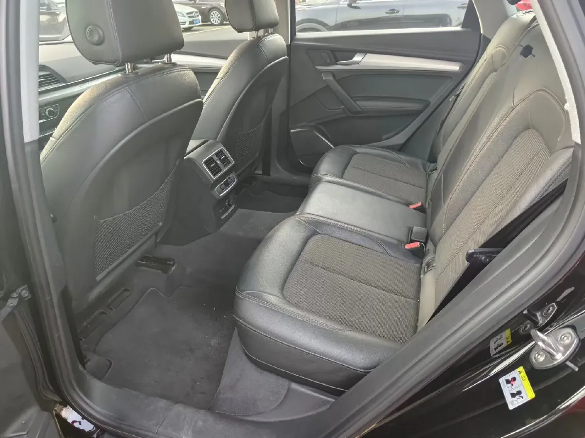 2020 Audi Q5L 2.0T 190HP L4 7DCT,autocango,china used car exporter,china ev exporter,chinese used car exporter,chinese used ev exporter