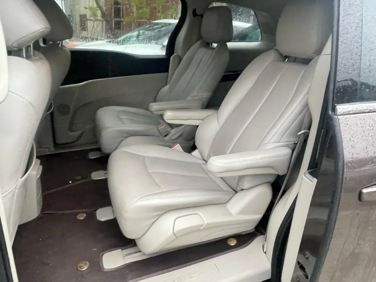 2022 Buick GL8 2.0T 237HP L4 9AT,autocango,china used car exporter,china ev exporter,chinese used car exporter,chinese used ev exporter