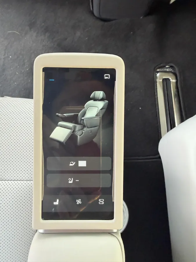 2025 Voyah Dream 1.5T 150HP L4 PHEV 41.7KWH,autocango,china used car exporter,china ev exporter,chinese used car exporter,chinese used ev exporter