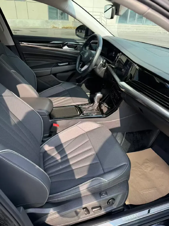 2024 Volkswagen Passat 2.0T 220HP L4 7DCT,autocango,china used car exporter,china ev exporter,chinese used car exporter,chinese used ev exporter