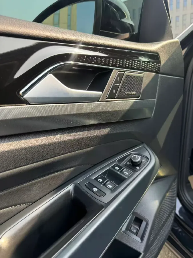 2024 Volkswagen Passat 2.0T 220HP L4 7DCT,autocango,china used car exporter,china ev exporter,chinese used car exporter,chinese used ev exporter