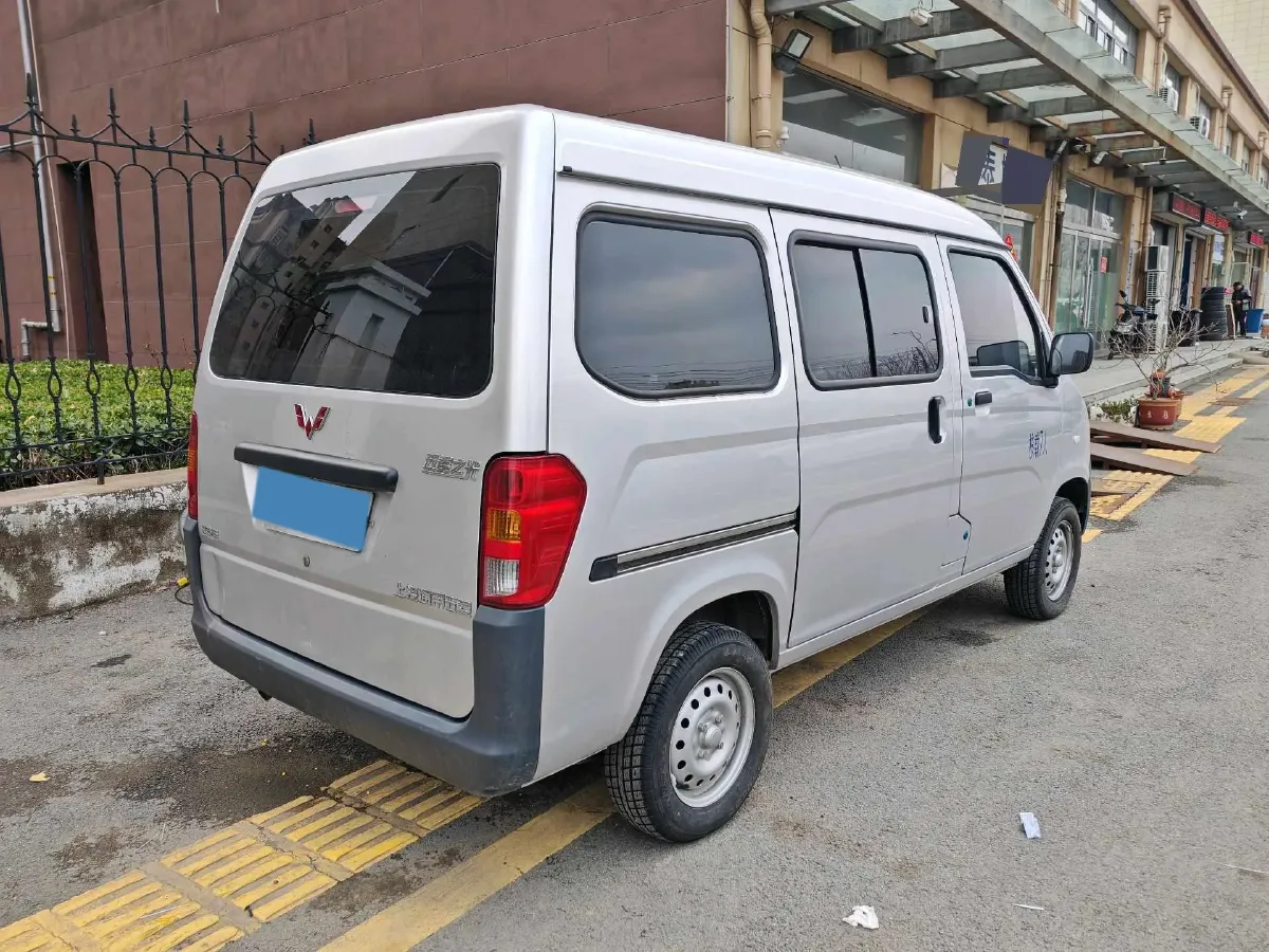 2023 WuLing ZhiGuang 1.5L 102HP L4 5MT,autocango,china used car exporter,china ev exporter,chinese used car exporter,chinese used ev exporter