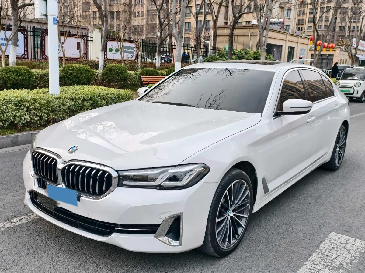 2022 BMW 5 Series 2.0T 252HP L4 8AT,autocango,china used car exporter,china ev exporter,chinese used car exporter,chinese used ev exporter