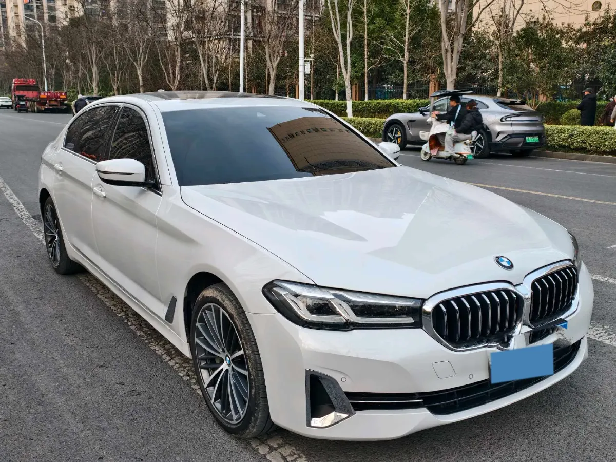 2022 BMW 5 Series 2.0T 252HP L4 8AT,autocango,china used car exporter,china ev exporter,chinese used car exporter,chinese used ev exporter