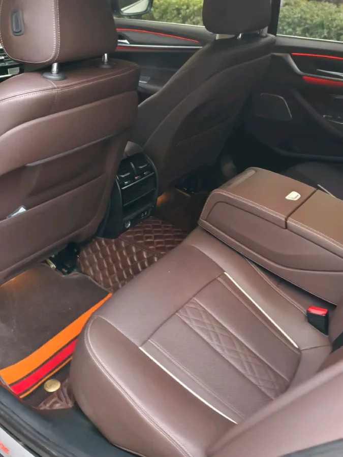 2022 BMW 5 Series 2.0T 252HP L4 8AT,autocango,china used car exporter,china ev exporter,chinese used car exporter,chinese used ev exporter