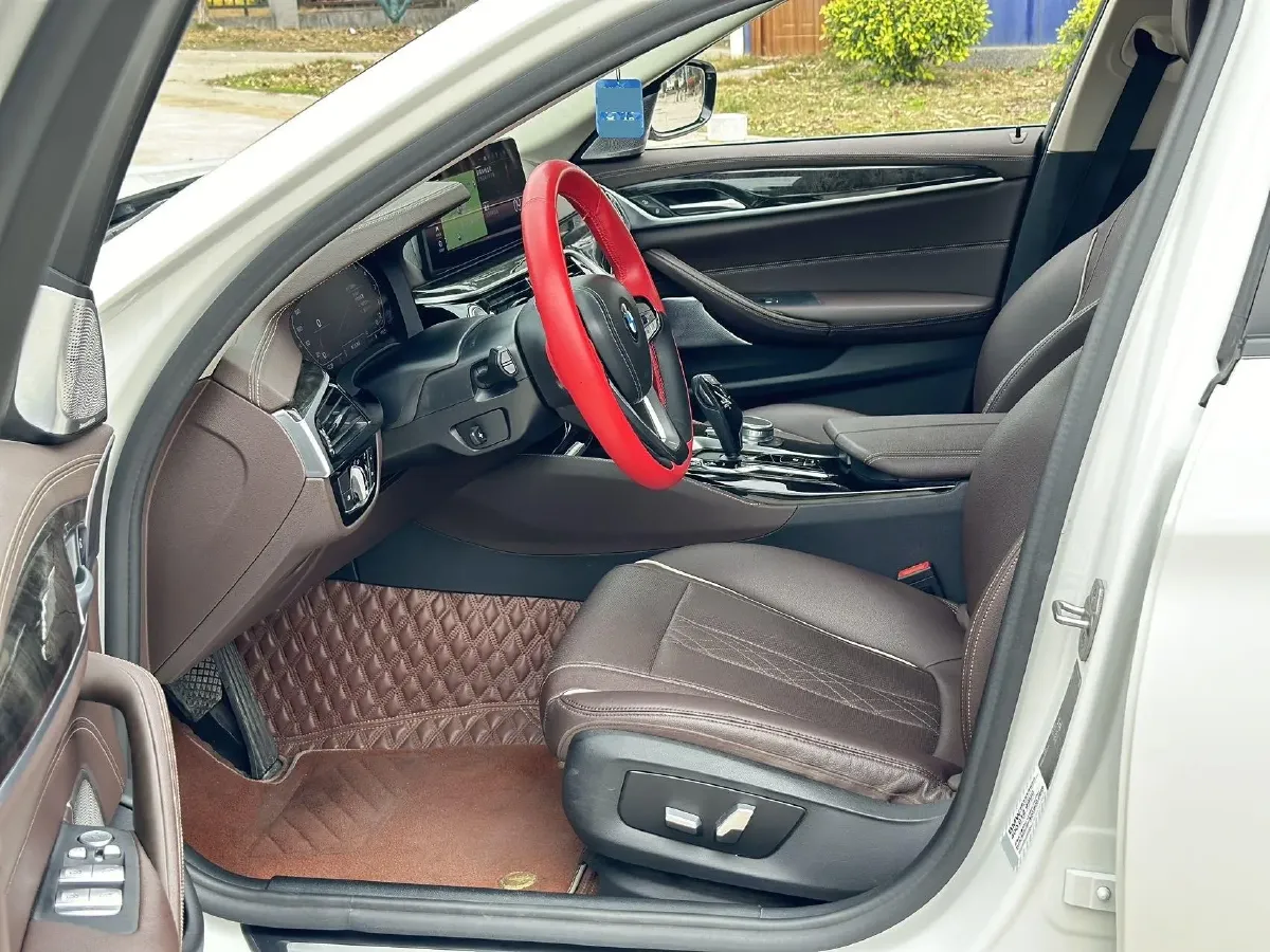 2022 BMW 5 Series 2.0T 184HP L4 8AT,autocango,china used car exporter,china ev exporter,chinese used car exporter,chinese used ev exporter