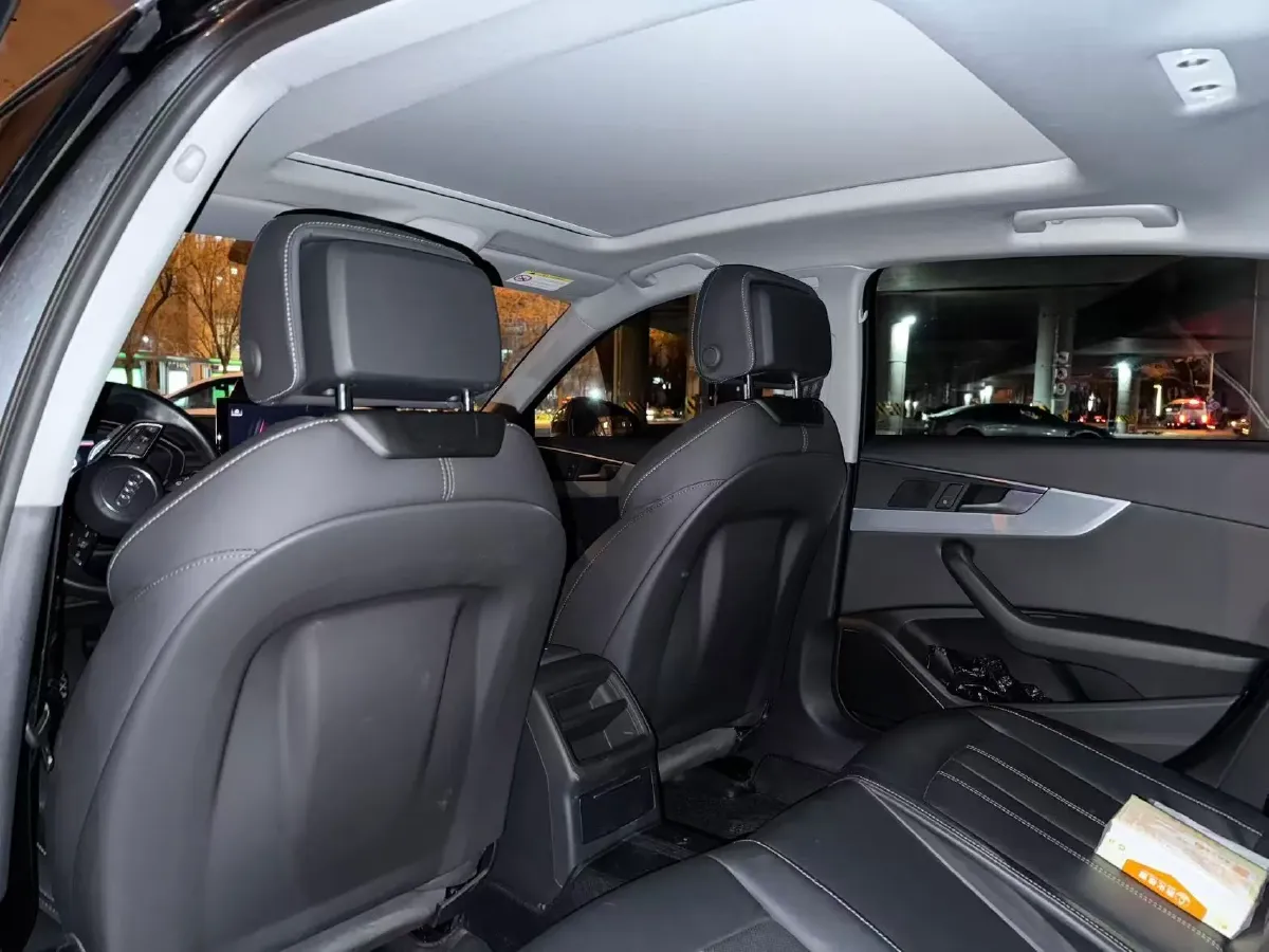 2022 Audi A4L 2.0T 190HP L4 7DCT,autocango,china used car exporter,china ev exporter,chinese used car exporter,chinese used ev exporter