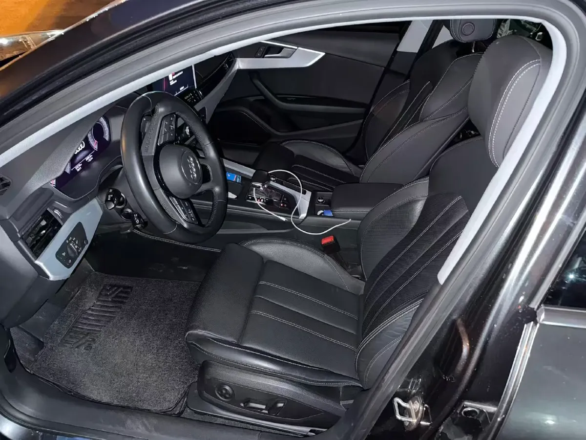 2022 Audi A4L 2.0T 190HP L4 7DCT,autocango,china used car exporter,china ev exporter,chinese used car exporter,chinese used ev exporter