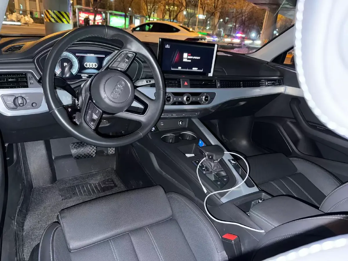 2022 Audi A4L 2.0T 190HP L4 7DCT,autocango,china used car exporter,china ev exporter,chinese used car exporter,chinese used ev exporter