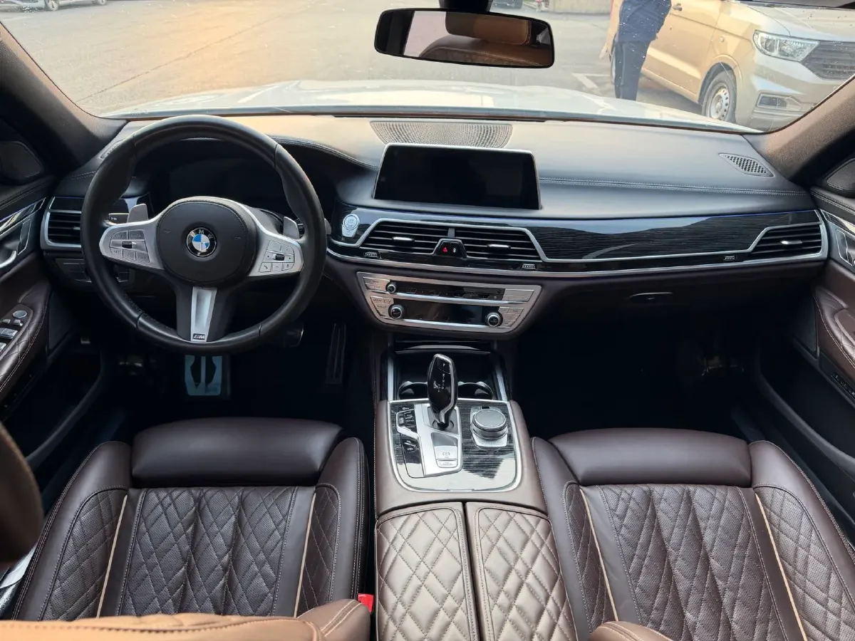 2019 BMW 7 Series 3.0T 340HP L6 8AT,autocango,china used car exporter,china ev exporter,chinese used car exporter,chinese used ev exporter