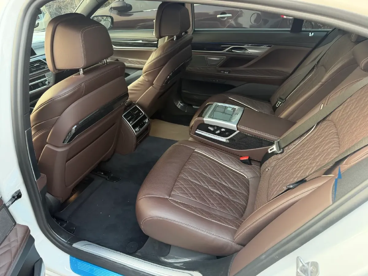 2019 BMW 7 Series 3.0T 340HP L6 8AT,autocango,china used car exporter,china ev exporter,chinese used car exporter,chinese used ev exporter
