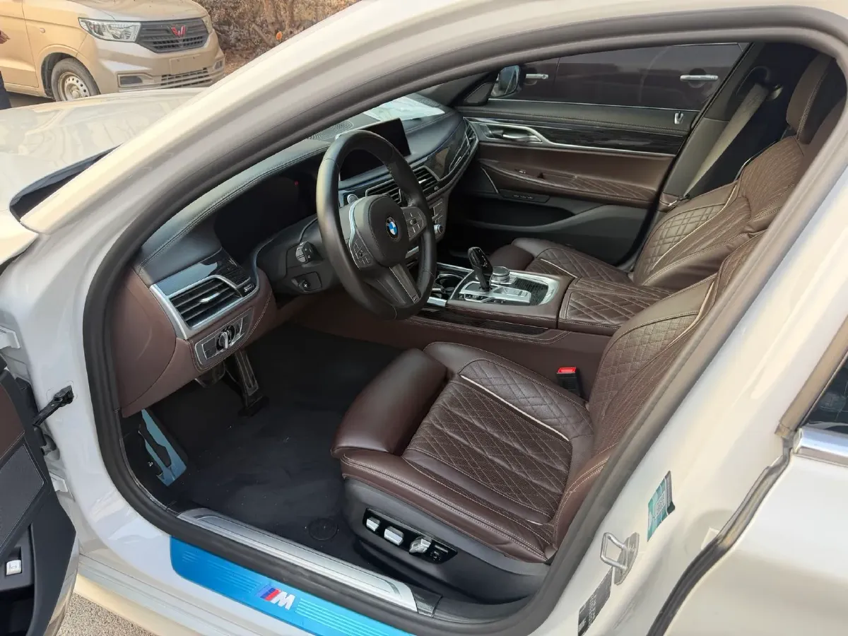2019 BMW 7 Series 3.0T 340HP L6 8AT,autocango,china used car exporter,china ev exporter,chinese used car exporter,chinese used ev exporter