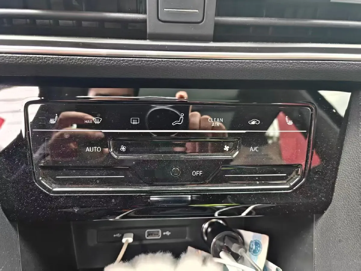 2023 Volkswagen Tiguan L 2.0T 186HP L4 7DCT,autocango,china used car exporter,china ev exporter,chinese used car exporter,chinese used ev exporter