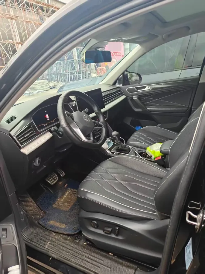 2023 Volkswagen Tiguan L 2.0T 186HP L4 7DCT,autocango,china used car exporter,china ev exporter,chinese used car exporter,chinese used ev exporter