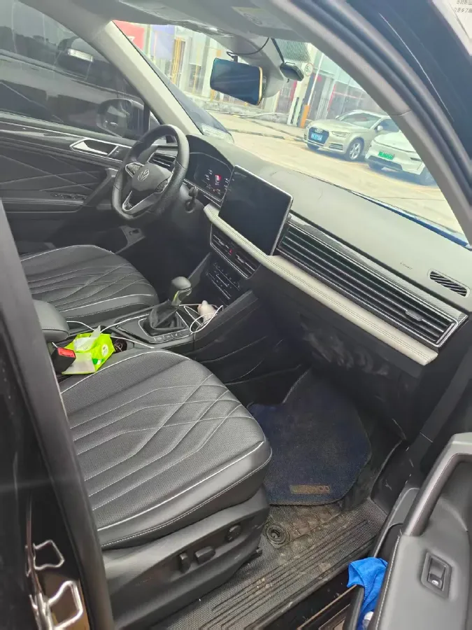 2023 Volkswagen Tiguan L 2.0T 186HP L4 7DCT,autocango,china used car exporter,china ev exporter,chinese used car exporter,chinese used ev exporter