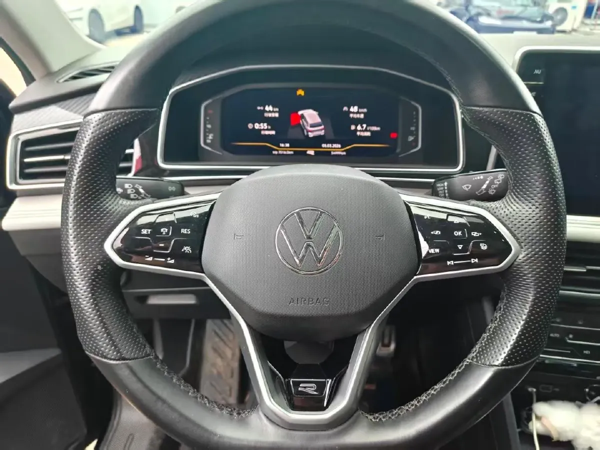 2023 Volkswagen Tiguan L 2.0T 186HP L4 7DCT,autocango,china used car exporter,china ev exporter,chinese used car exporter,chinese used ev exporter