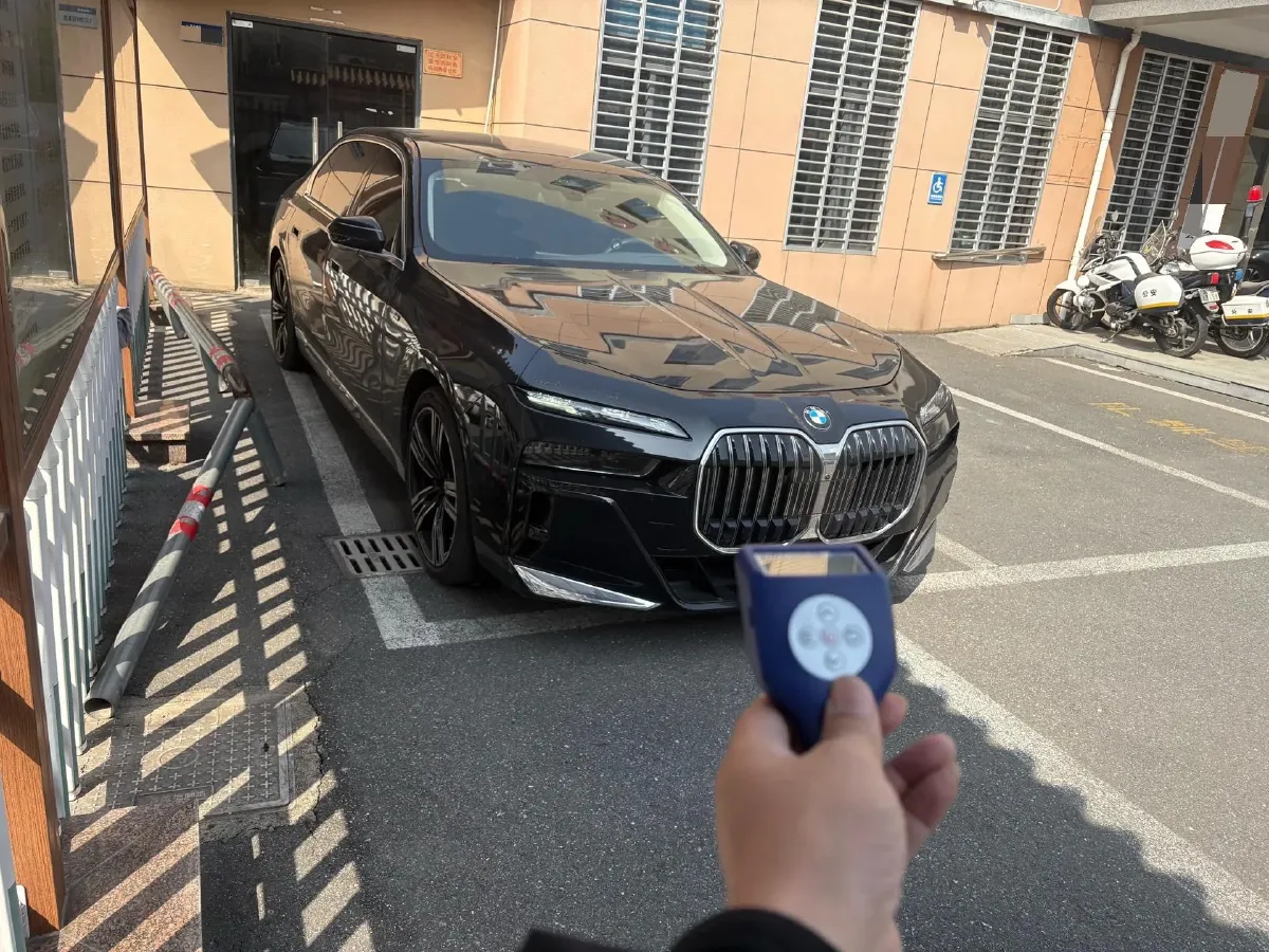 2023 BMW 7 Series 3.0T 381HP L6 8AT,autocango,china used car exporter,china ev exporter,chinese used car exporter,chinese used ev exporter