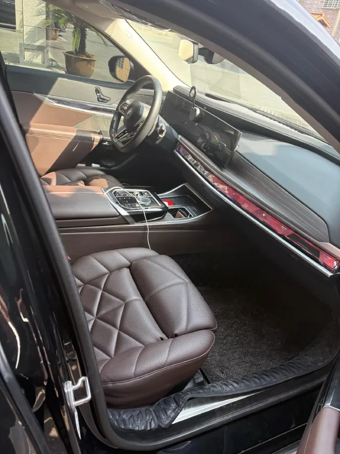 2023 BMW 7 Series 3.0T 381HP L6 8AT,autocango,china used car exporter,china ev exporter,chinese used car exporter,chinese used ev exporter