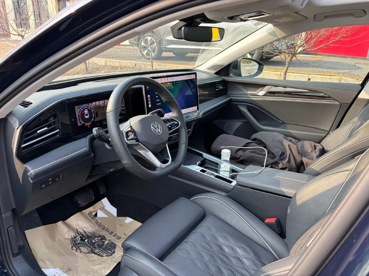 2024 Volkswagen Magotan 2.0T 220HP L4 7DCT,autocango,china used car exporter,china ev exporter,chinese used car exporter,chinese used ev exporter