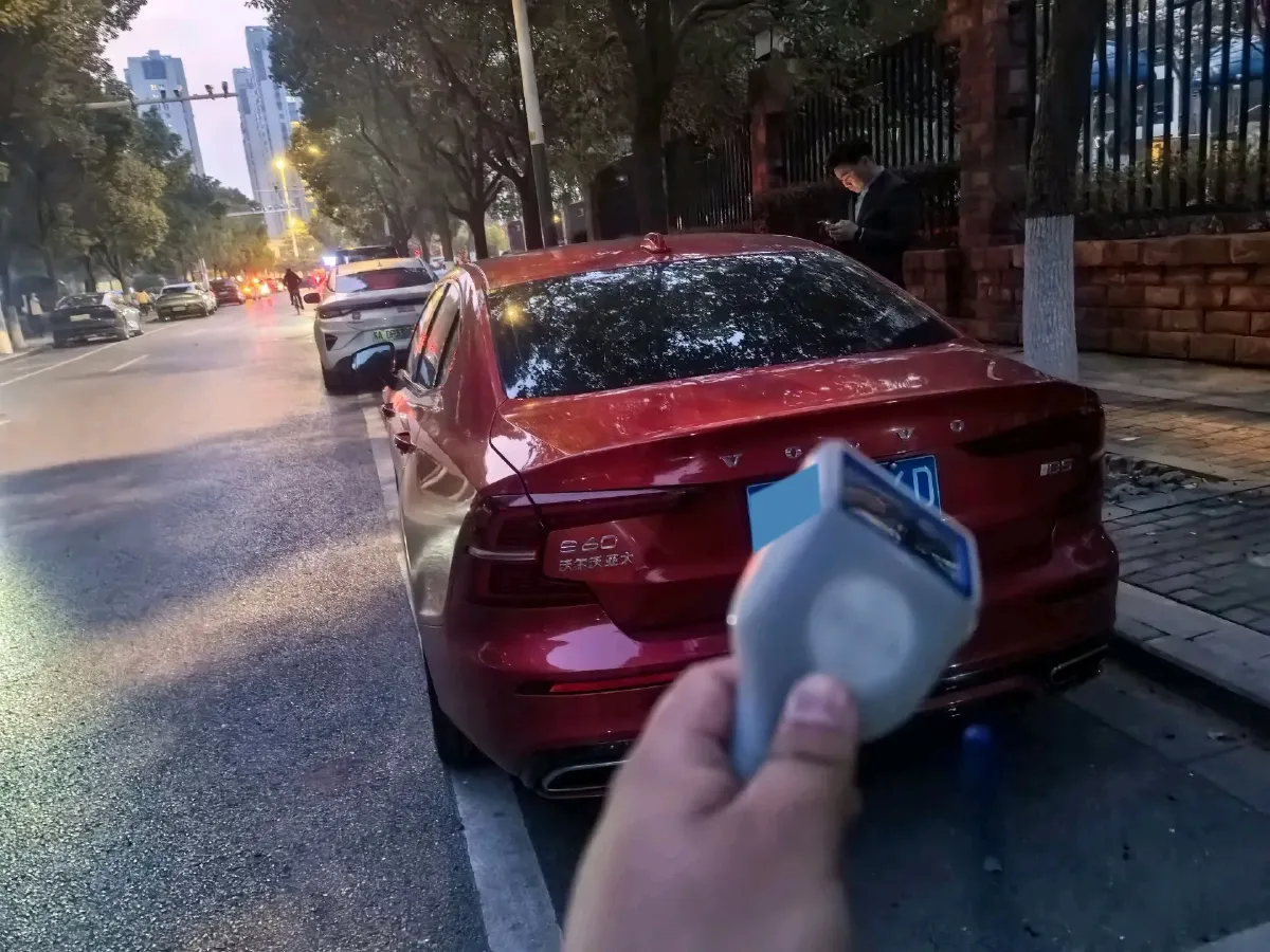 2022 Volvo S60 2.0T 250HP L4 8AT,autocango,china used car exporter,china ev exporter,chinese used car exporter,chinese used ev exporter