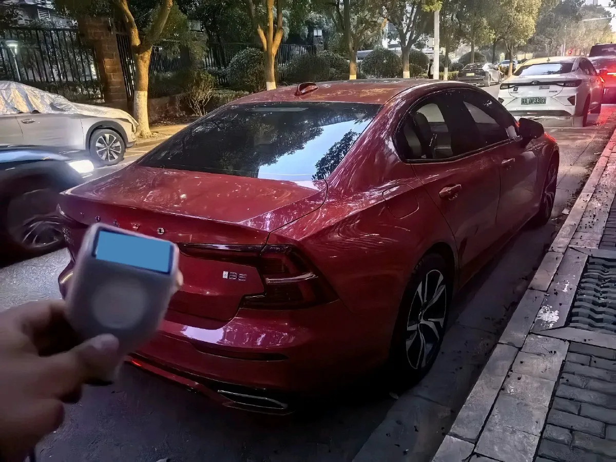 2022 Volvo S60 2.0T 250HP L4 8AT,autocango,china used car exporter,china ev exporter,chinese used car exporter,chinese used ev exporter