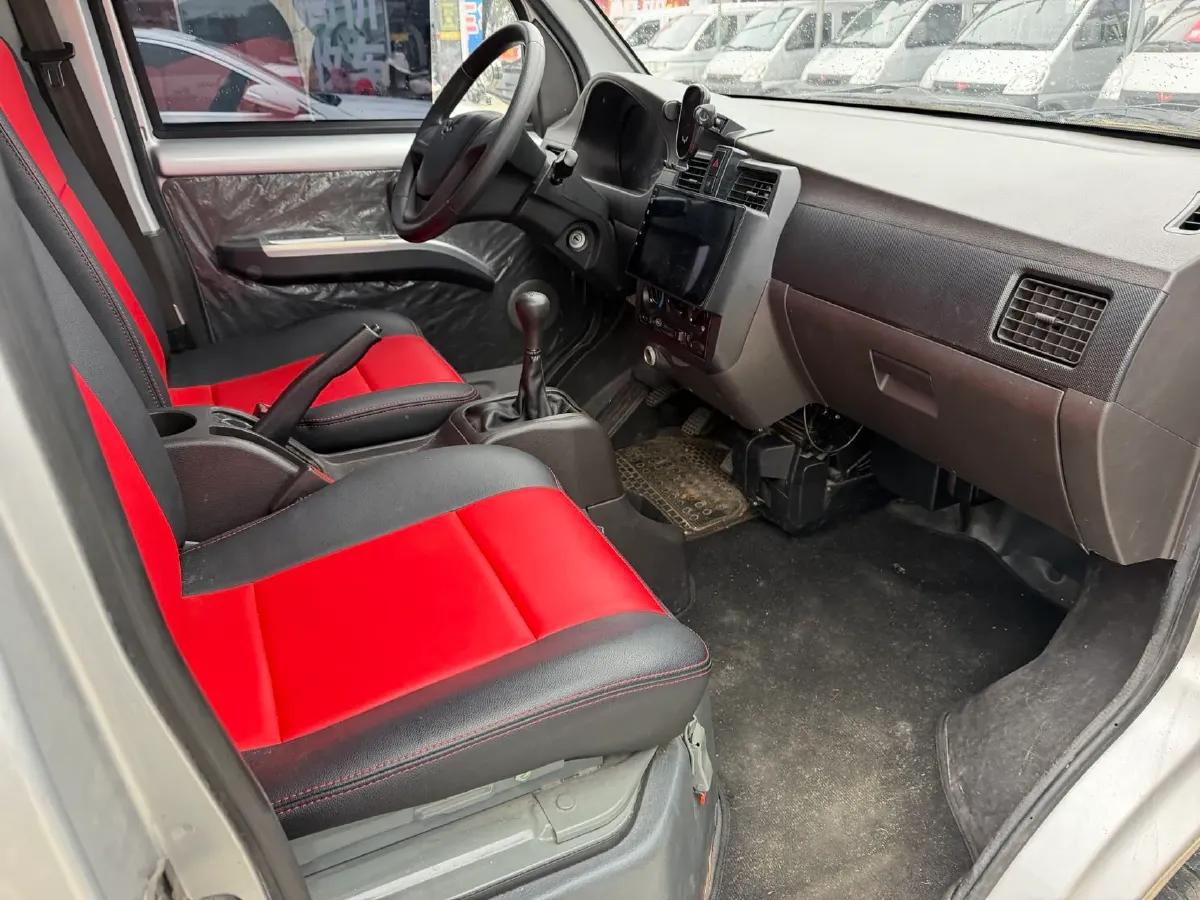 2022 WuLing RongGuang Mini Truck 1.5L 99HP L4 5MT,autocango,china used car exporter,china ev exporter,chinese used car exporter,chinese used ev exporter