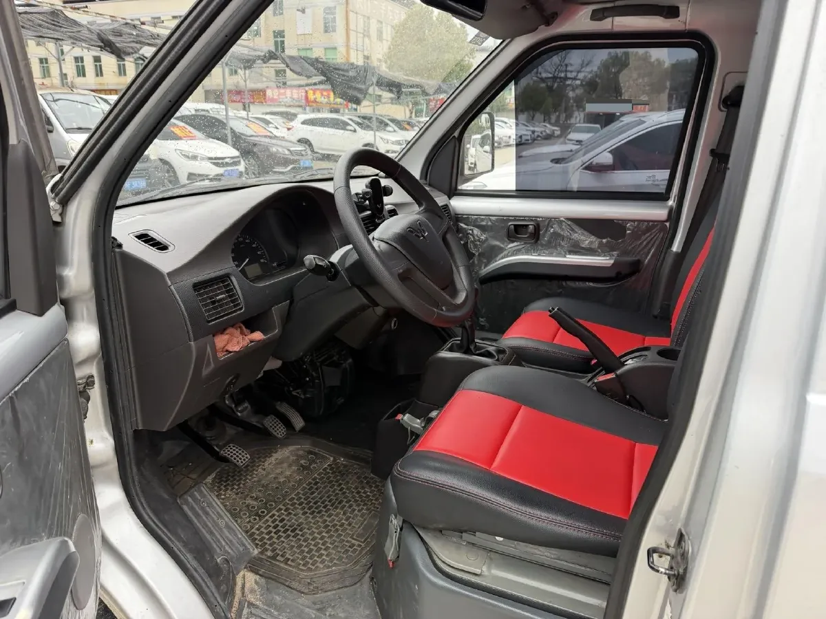 2022 WuLing RongGuang Mini Truck 1.5L 99HP L4 5MT,autocango,china used car exporter,china ev exporter,chinese used car exporter,chinese used ev exporter