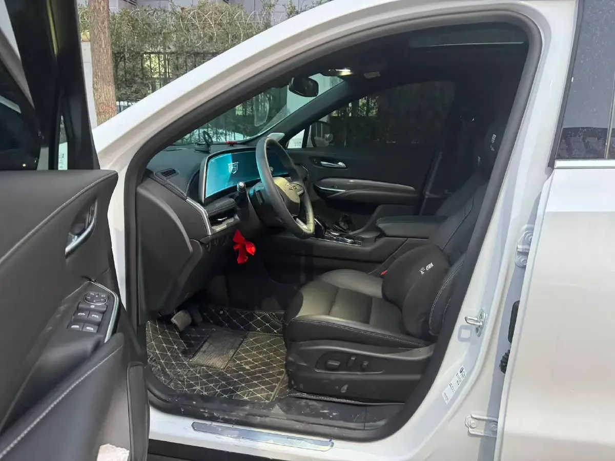 2025 Cadillac XT5 2.0T 237HP L4 9AT,autocango,china used car exporter,china ev exporter,chinese used car exporter,chinese used ev exporter