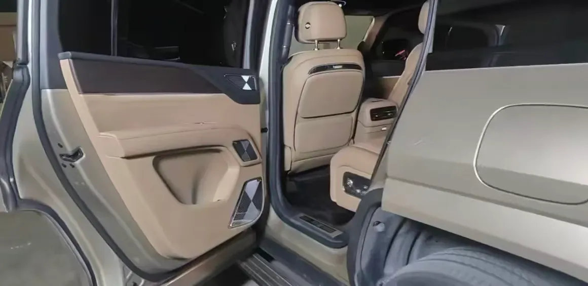 2025 YangWang U8 L REEV 272HP REEV,autocango,china used car exporter,china ev exporter,chinese used car exporter,chinese used ev exporter