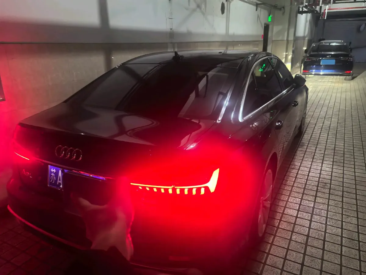2023 Audi A6L 2.0T 245HP L4 7DCT,autocango,china used car exporter,china ev exporter,chinese used car exporter,chinese used ev exporter