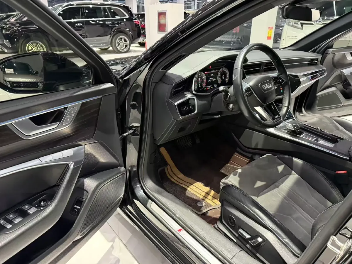 2023 Audi A6L 2.0T 245HP L4 7DCT,autocango,china used car exporter,china ev exporter,chinese used car exporter,chinese used ev exporter