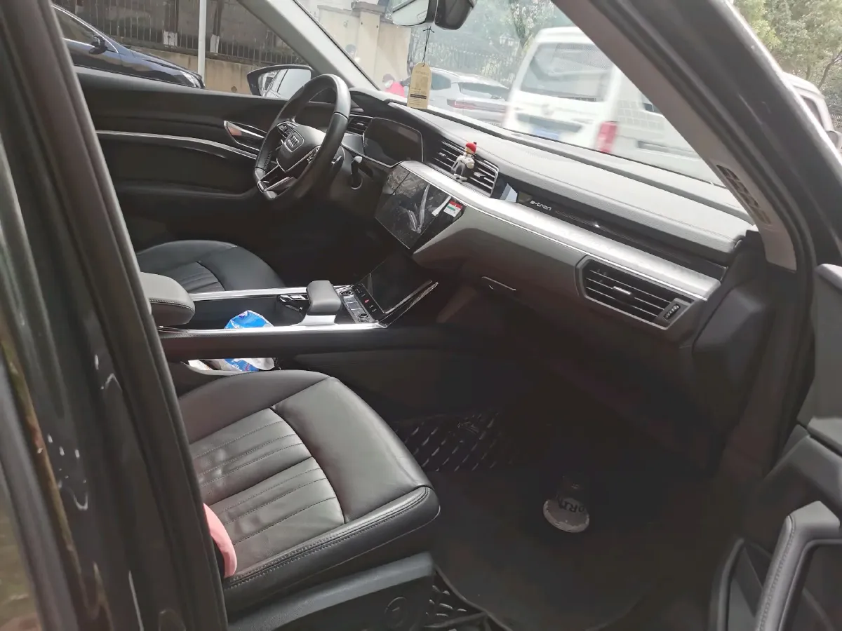 2021 Audi e-tron 2AT BEV 95KWH,autocango,china used car exporter,china ev exporter,chinese used car exporter,chinese used ev exporter