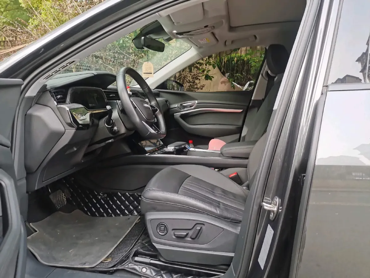 2021 Audi e-tron 2AT BEV 95KWH,autocango,china used car exporter,china ev exporter,chinese used car exporter,chinese used ev exporter