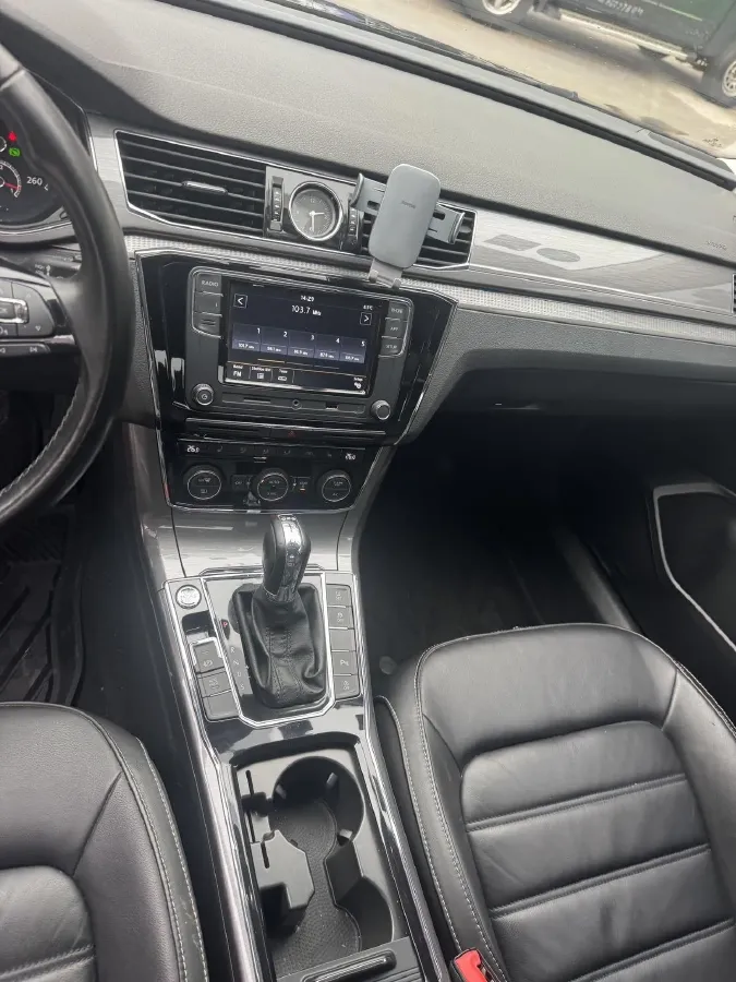 2017 Volkswagen Passat 1.8T 180HP L4 7DCT,autocango,china used car exporter,china ev exporter,chinese used car exporter,chinese used ev exporter