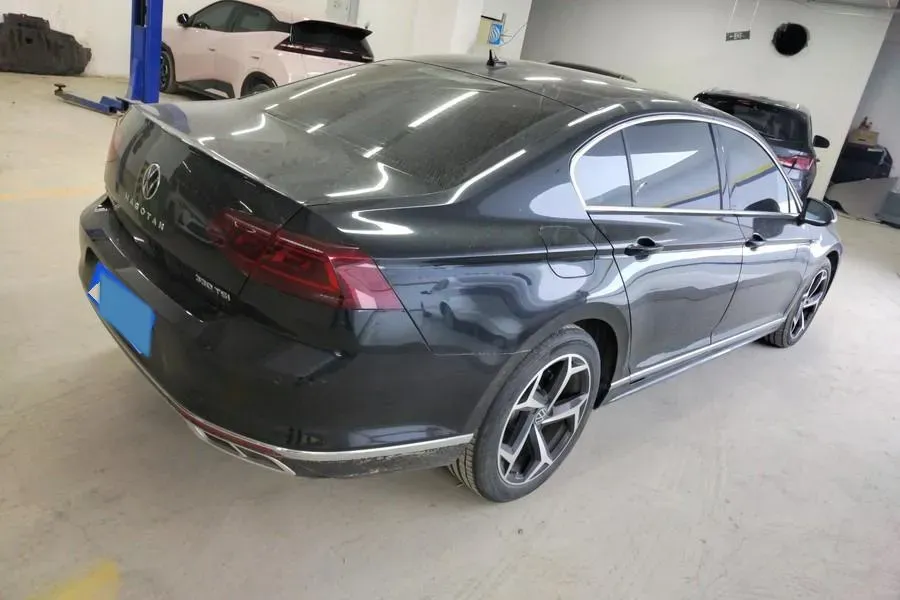 2023 Volkswagen Magotan 2.0T 186HP L4 7DCT,autocango,china used car exporter,china ev exporter,chinese used car exporter,chinese used ev exporter