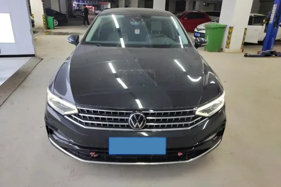 2023 Volkswagen Magotan 2.0T 186HP L4 7DCT,autocango,china used car exporter,china ev exporter,chinese used car exporter,chinese used ev exporter