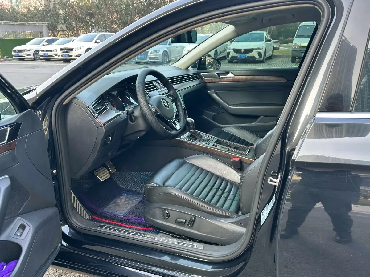 2018 Volkswagen Magotan 1.8T 180HP L4 7DCT,autocango,china used car exporter,china ev exporter,chinese used car exporter,chinese used ev exporter