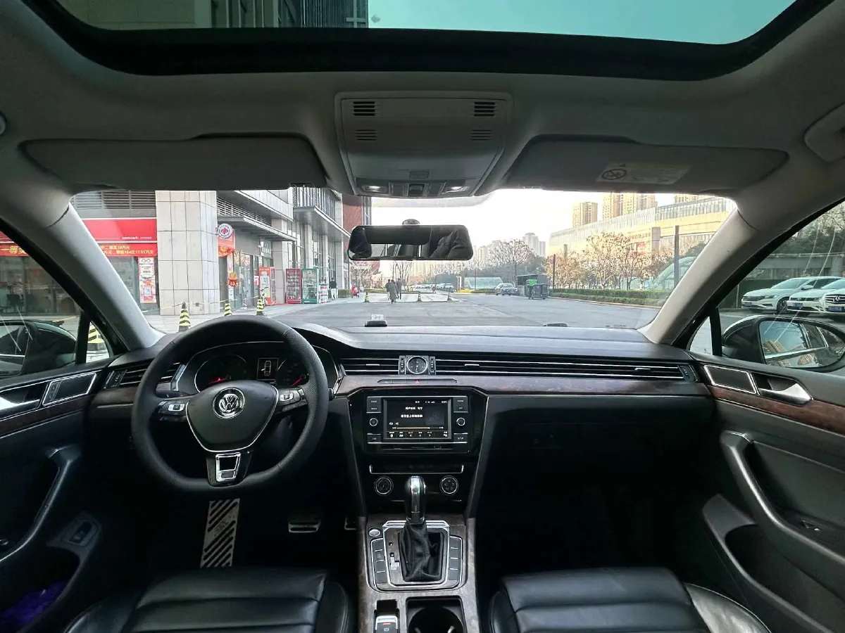 2018 Volkswagen Magotan 1.8T 180HP L4 7DCT,autocango,china used car exporter,china ev exporter,chinese used car exporter,chinese used ev exporter