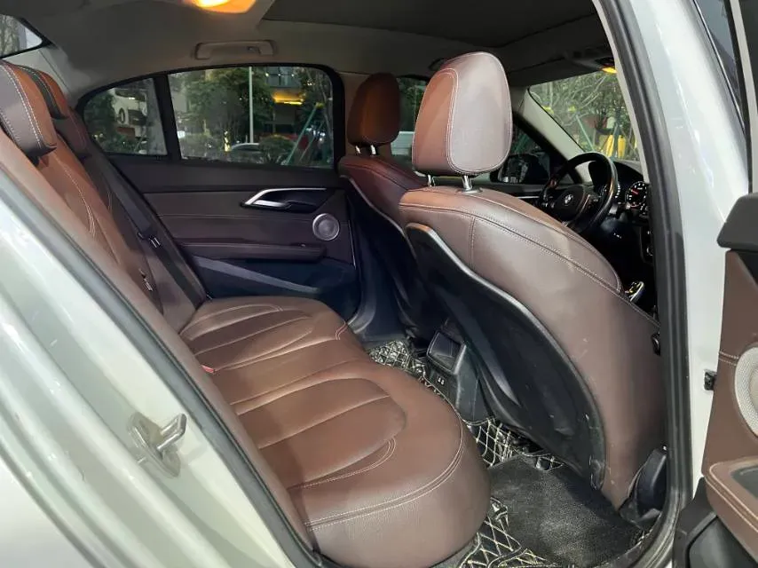 2023 BMW 1 Series 1.5T 136HP L3 7DCT,autocango,china used car exporter,china ev exporter,chinese used car exporter,chinese used ev exporter