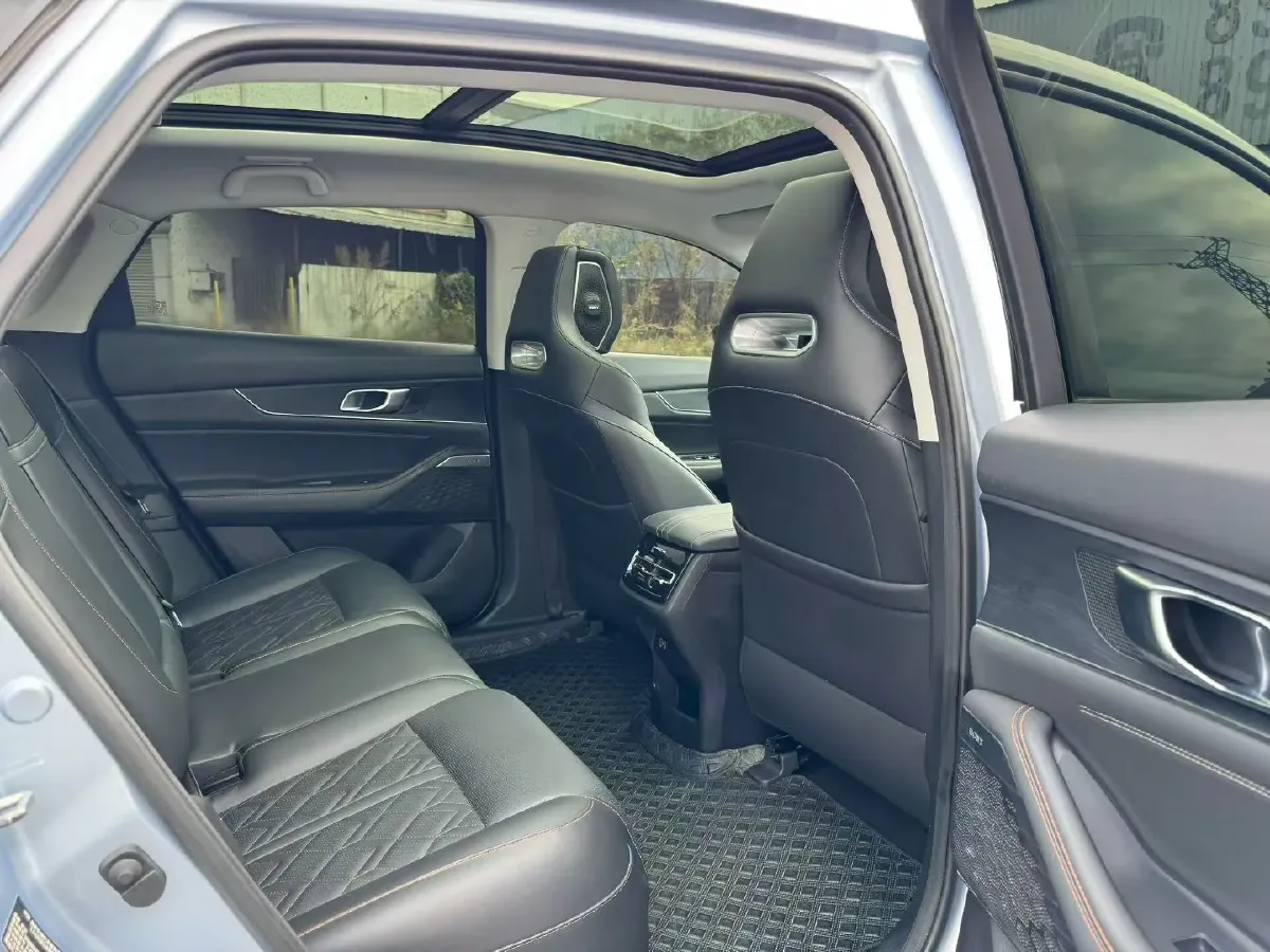 2021 ChangAn UNI-K 2.0T 233HP L4 8AT,autocango,china used car exporter,china ev exporter,chinese used car exporter,chinese used ev exporter