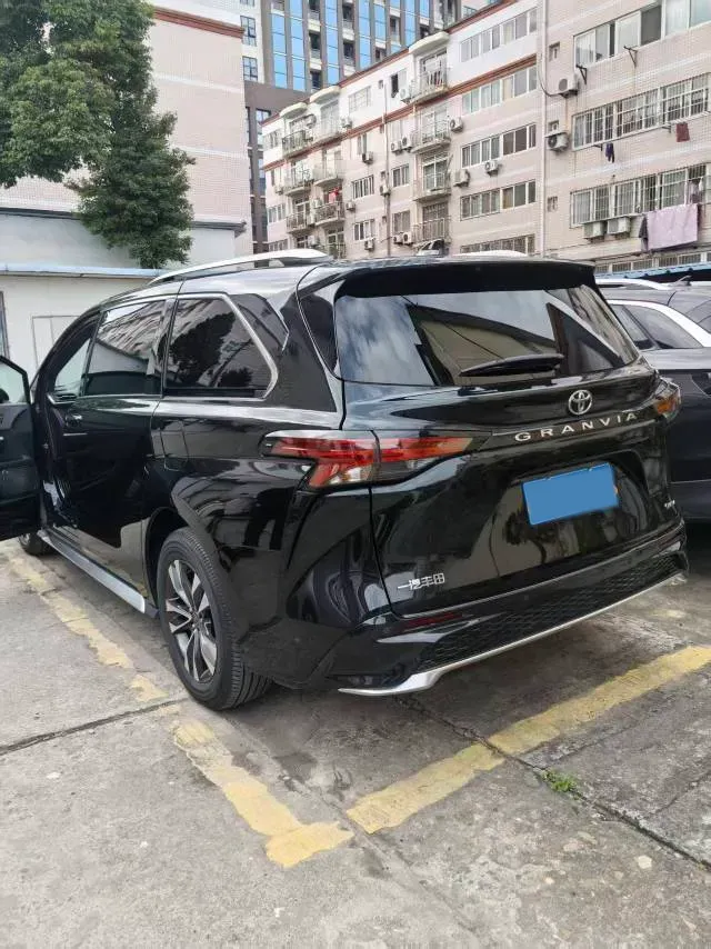 2024 Toyota Granvia 2.5L 189HP L4 E-CVT Hybrid,autocango,china used car exporter,china ev exporter,chinese used car exporter,chinese used ev exporter