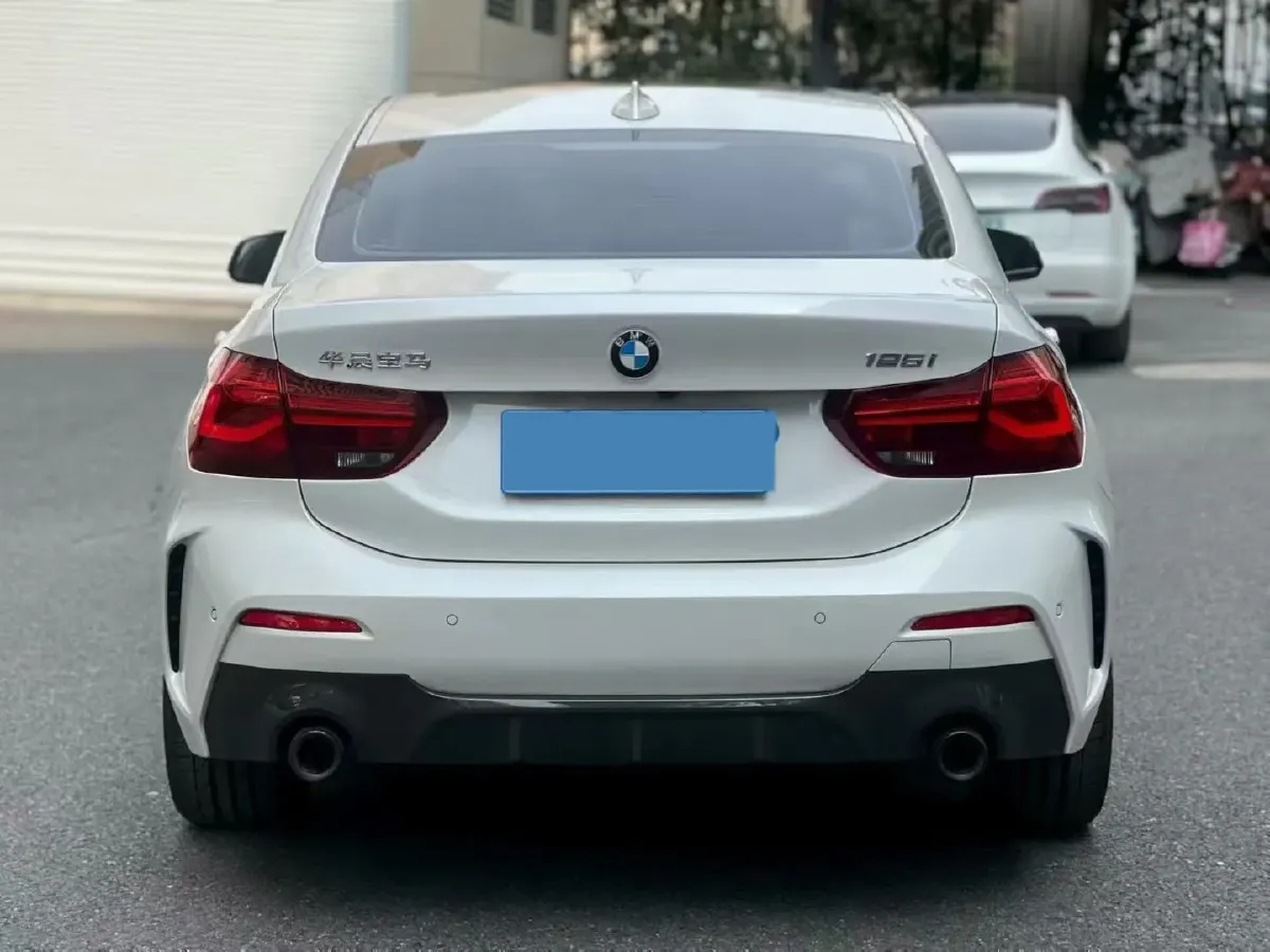 2023 BMW 1 Series 2.0T 178HP L4 7DCT,autocango,china used car exporter,china ev exporter,chinese used car exporter,chinese used ev exporter