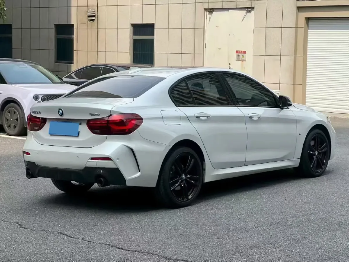 2023 BMW 1 Series 2.0T 178HP L4 7DCT,autocango,china used car exporter,china ev exporter,chinese used car exporter,chinese used ev exporter