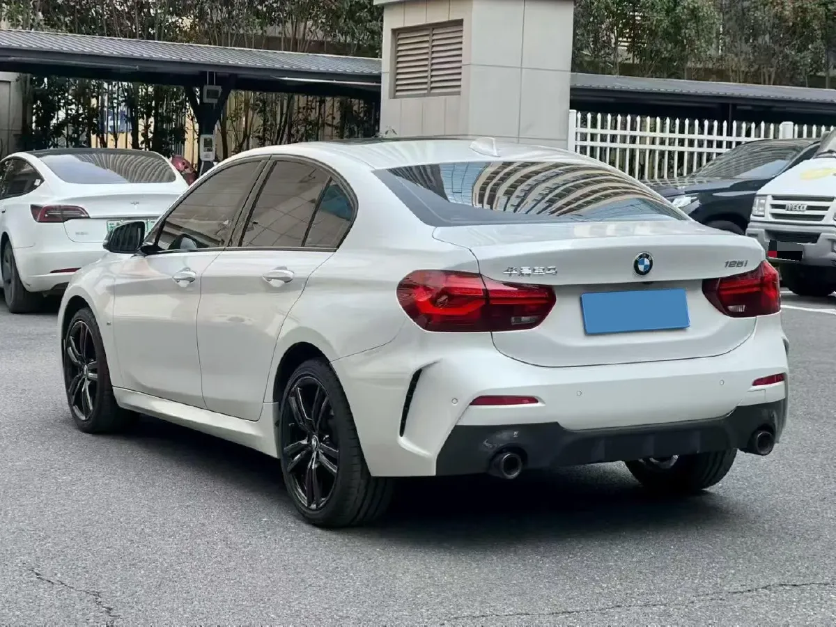 2023 BMW 1 Series 2.0T 178HP L4 7DCT,autocango,china used car exporter,china ev exporter,chinese used car exporter,chinese used ev exporter
