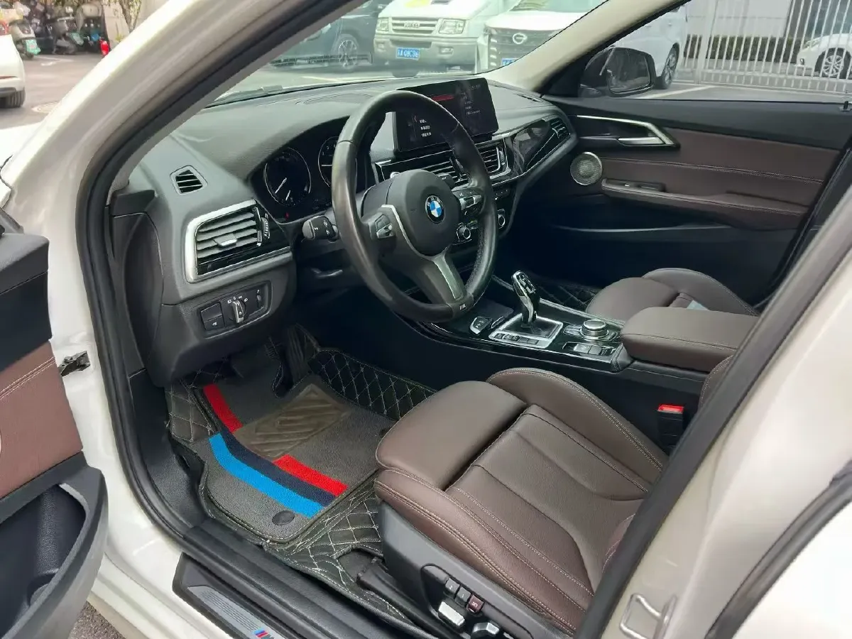 2023 BMW 1 Series 2.0T 178HP L4 7DCT,autocango,china used car exporter,china ev exporter,chinese used car exporter,chinese used ev exporter