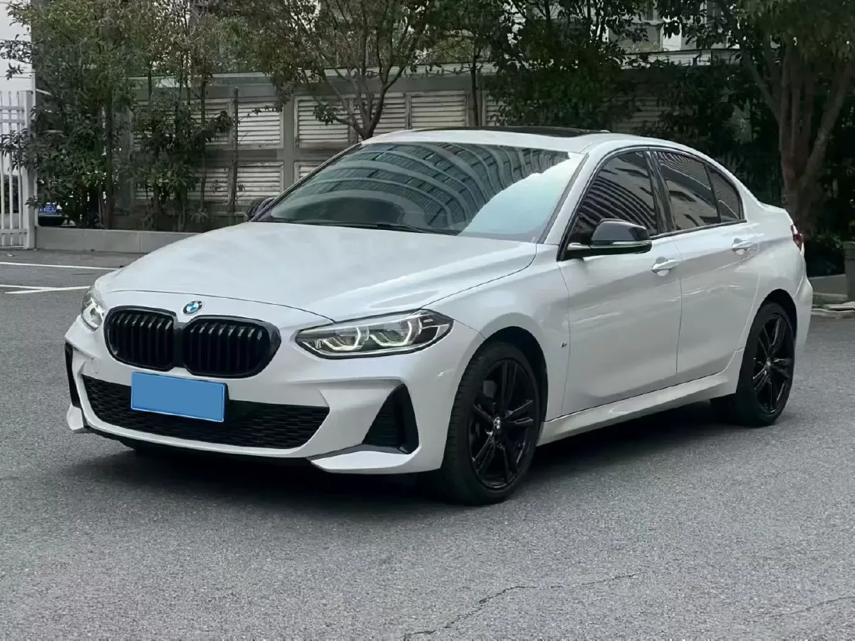 2023 BMW 1 Series 2.0T 178HP L4 7DCT,autocango,china used car exporter,china ev exporter,chinese used car exporter,chinese used ev exporter