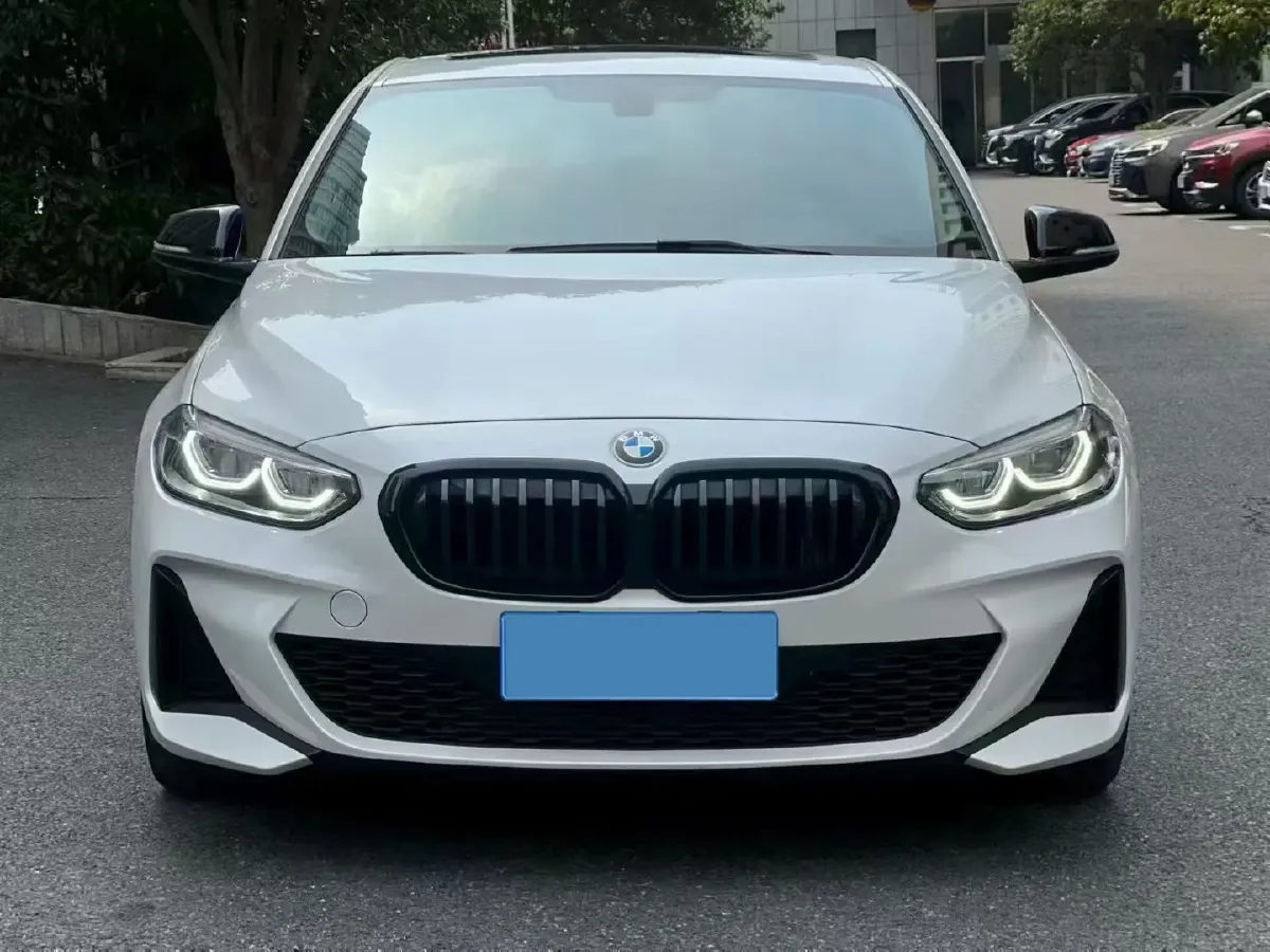 2023 BMW 1 Series 2.0T 178HP L4 7DCT,autocango,china used car exporter,china ev exporter,chinese used car exporter,chinese used ev exporter