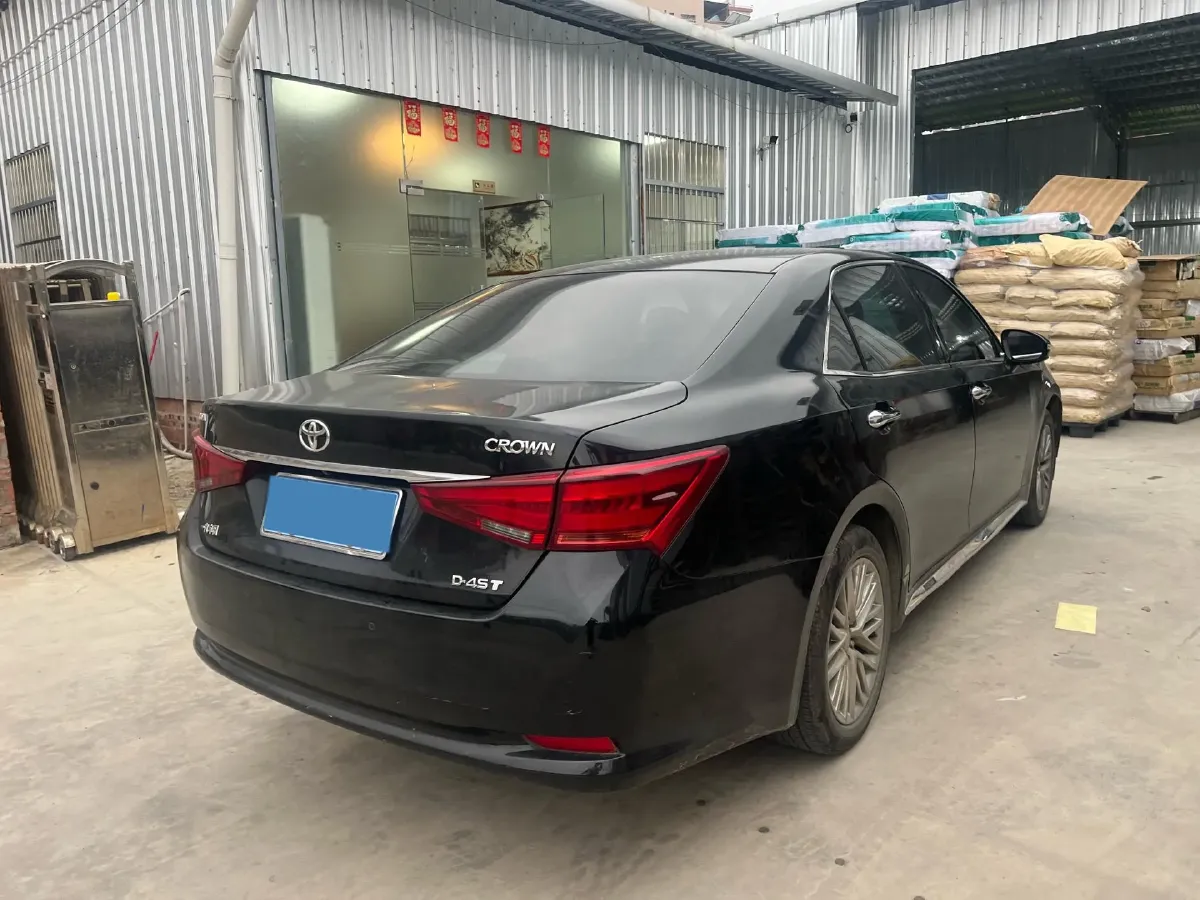 2017 Toyota Crown 2.0T 235HP L4 8AT,autocango,china used car exporter,china ev exporter,chinese used car exporter,chinese used ev exporter