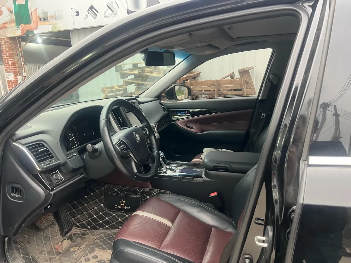 2017 Toyota Crown 2.0T 235HP L4 8AT,autocango,china used car exporter,china ev exporter,chinese used car exporter,chinese used ev exporter