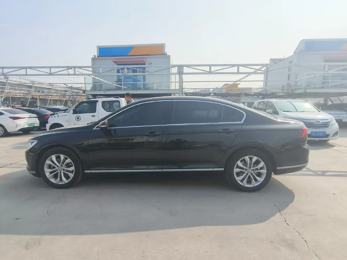 2018 Volkswagen Magotan 1.8T 180HP L4 7DCT,autocango,china used car exporter,china ev exporter,chinese used car exporter,chinese used ev exporter